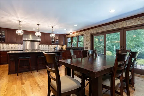 $1,395,000 | 258 Woodridge Drive, North Kingstown, RI 02874