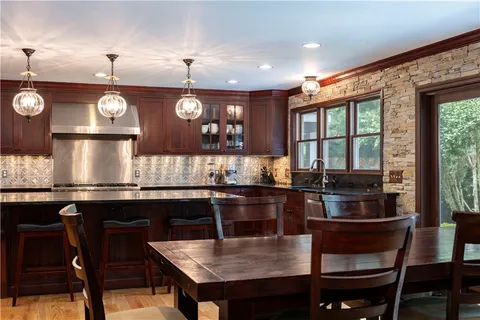 $1,395,000 | 258 Woodridge Drive, North Kingstown, RI 02874
