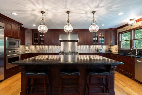 $1,395,000 | 258 Woodridge Drive, North Kingstown, RI 02874