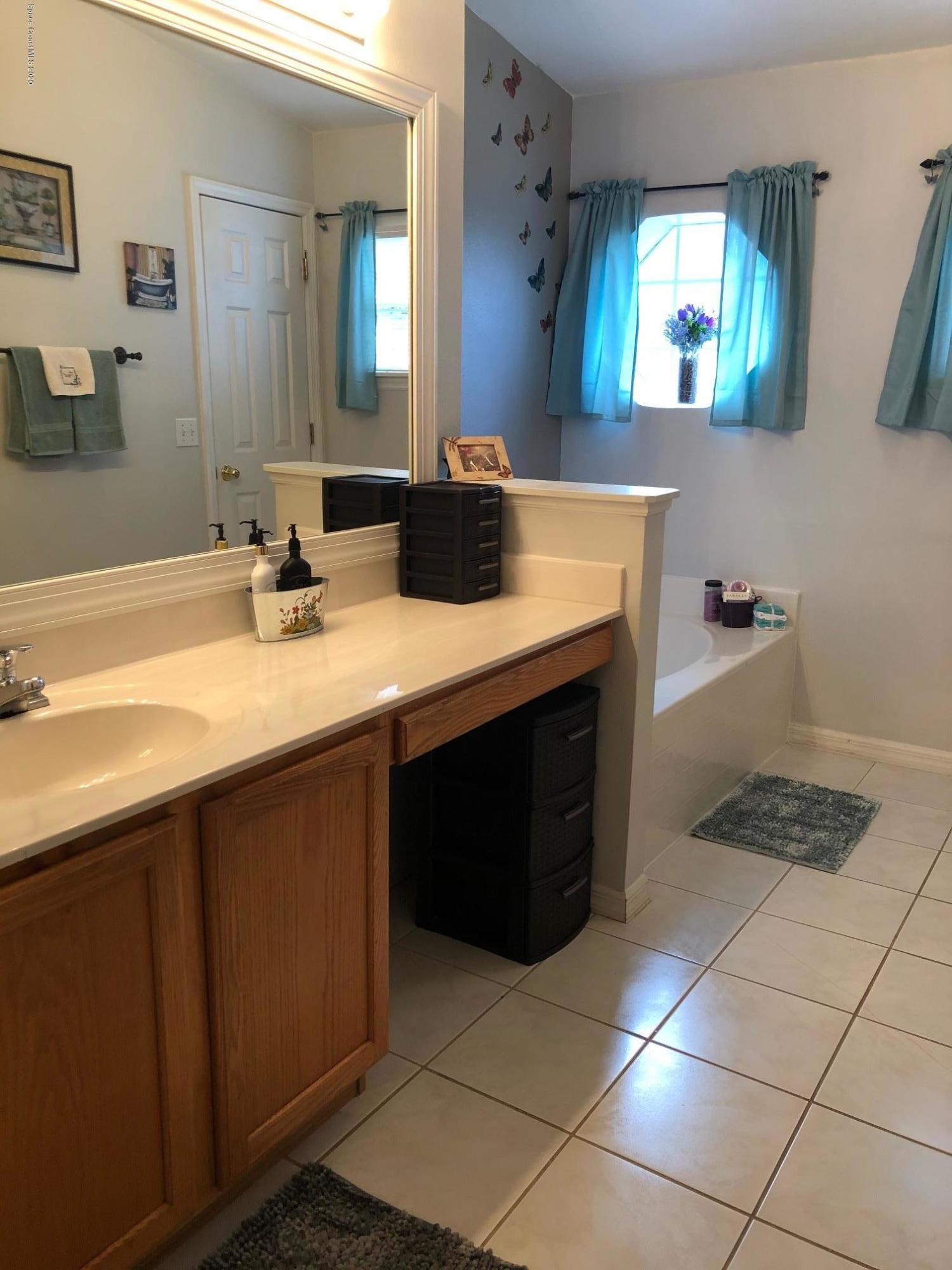 2114 Spring Creek Circle Palm Bay, FL 32905 - Photo 11 of 18 MASTER BATH