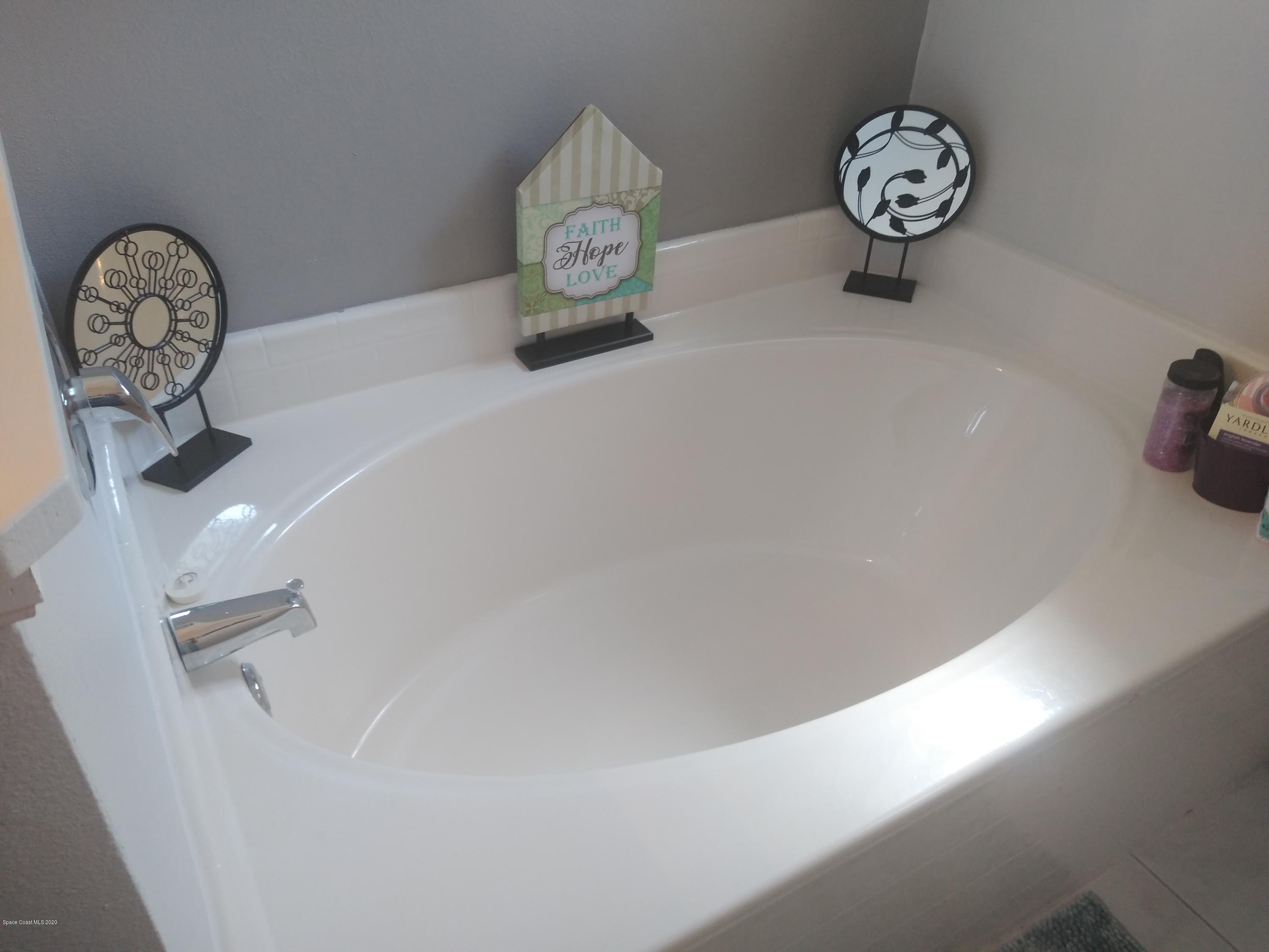 2114 Spring Creek Circle Palm Bay, FL 32905 - Photo 12 of 18 TUB