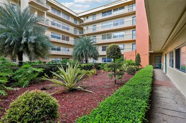 $299,000 | 4525 West 20th Avenue, Unit 123, Hialeah, FL 33012