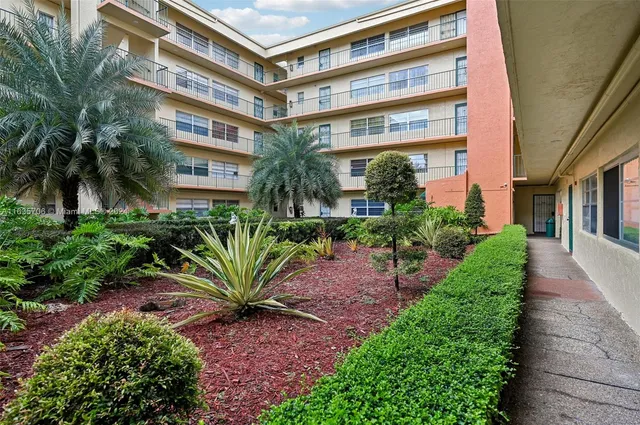 $299,000 | 4525 West 20th Avenue, Unit 123, Hialeah, FL 33012