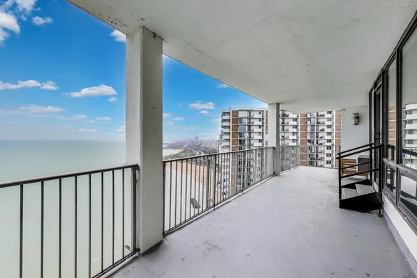 $650,000 | 940 West Glenlake Avenue, Unit 19C, Chicago, IL 60660