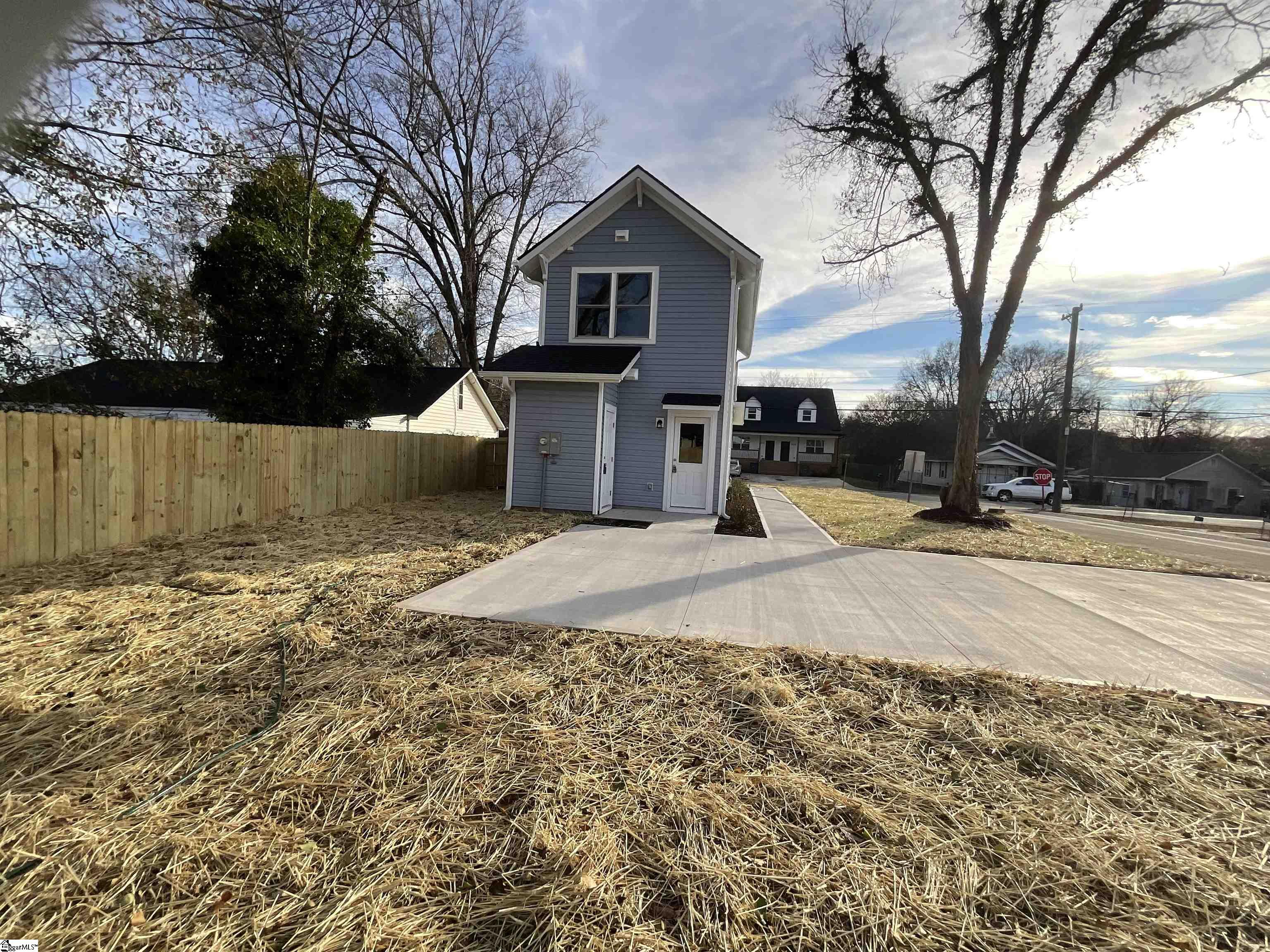 1306 West Bramlett Road Greenville, SC 29611 - Photo 4 of 9