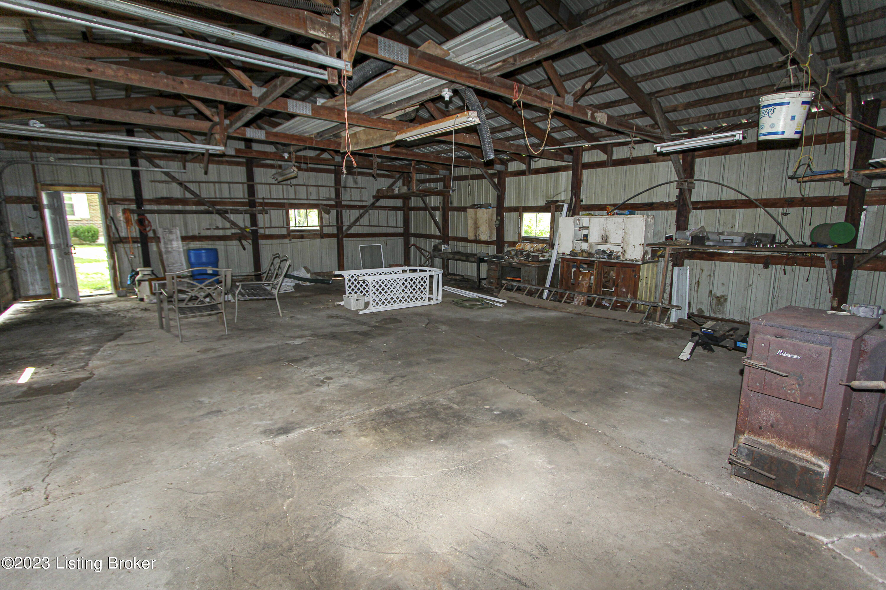 3722 Bardstown Road Lawrenceburg, KY 40342 - Photo 19 of 29 Garage