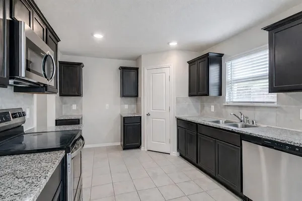 $2,850 | 914 Decker Drive, Fate, TX 75189