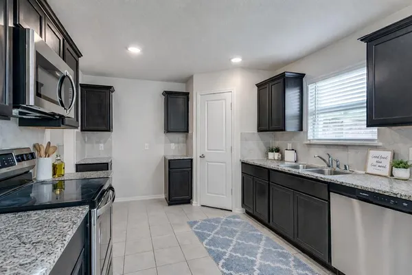 $2,850 | 914 Decker Drive, Fate, TX 75189