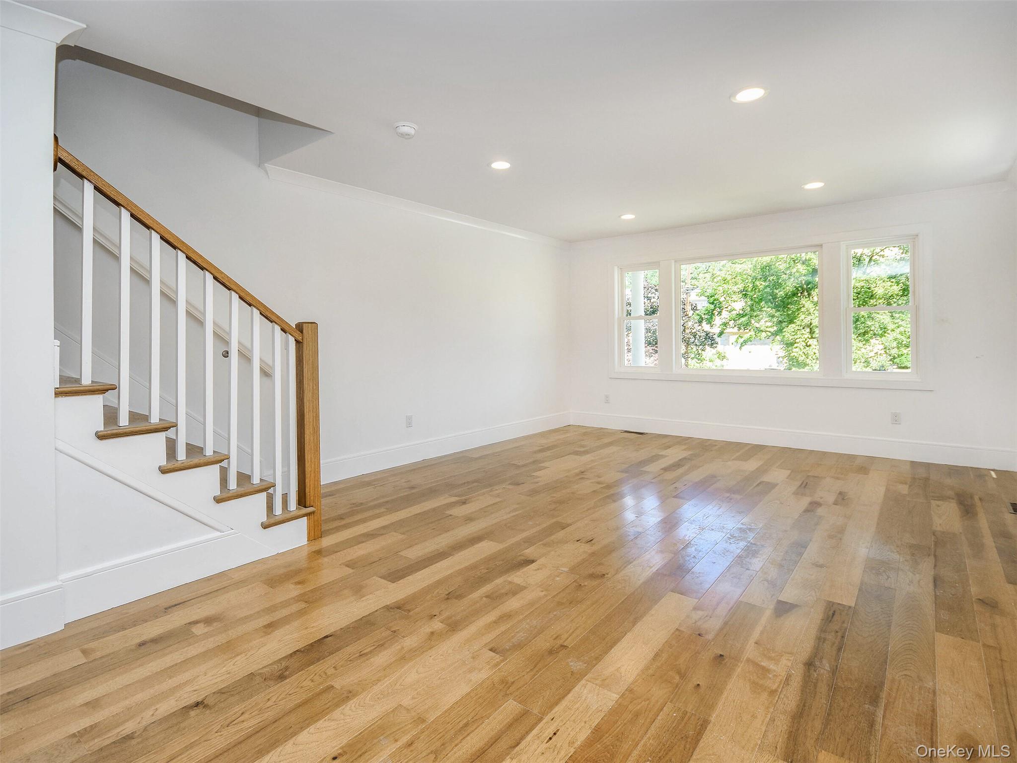 59 A Hickory Road Port Washington, NY 11050 - Photo 4 of 20