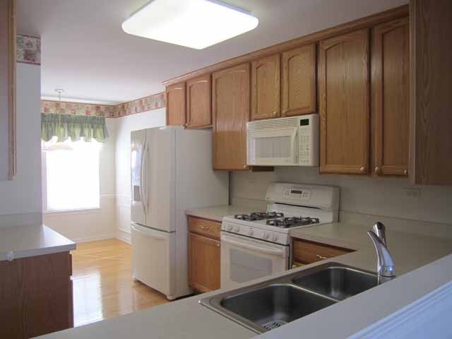 10 Edgebrook Court, Unit 10 Algonquin, IL 60102 - Photo 4 of 20