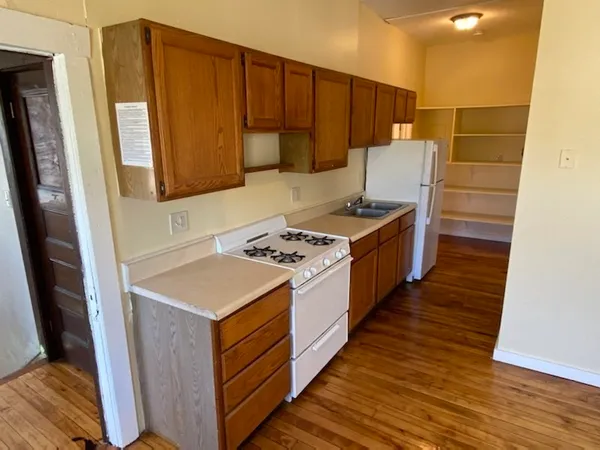 $2,400 | 79 Hawley Street, Unit C, Northampton, MA 01060