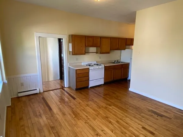 $2,400 | 79 Hawley Street, Unit C, Northampton, MA 01060