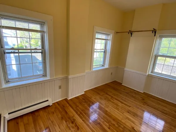 $2,400 | 79 Hawley Street, Unit C, Northampton, MA 01060