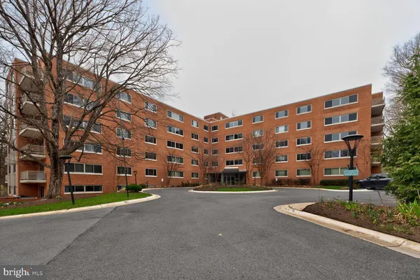 $435,000 | 5100 Dorset Avenue, Unit 314, Chevy Chase, MD 20815