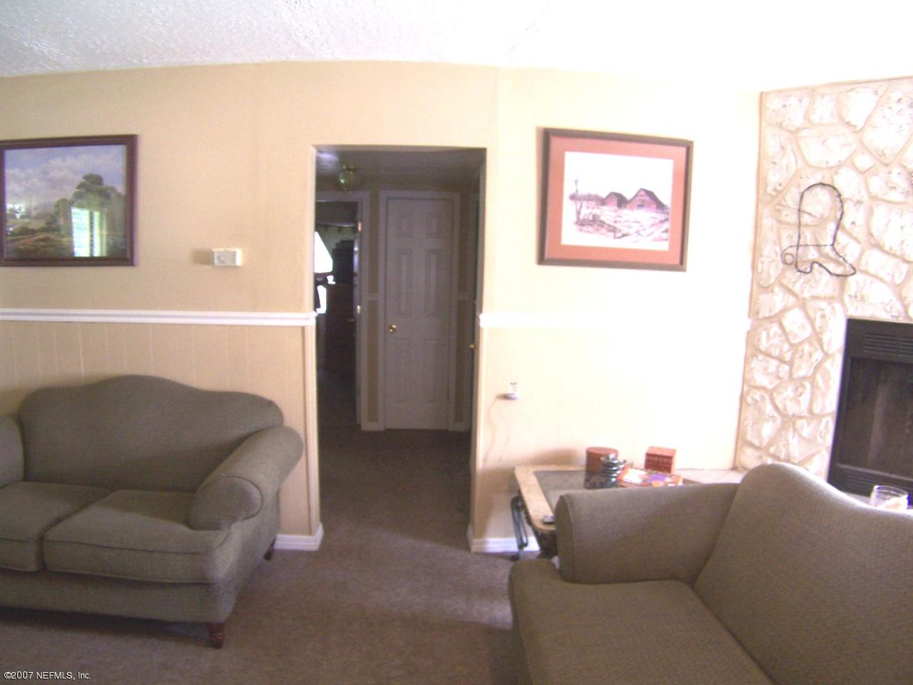 10345 Dobell Road Jacksonville, FL 32246 - Photo 3 of 13 Living room 2