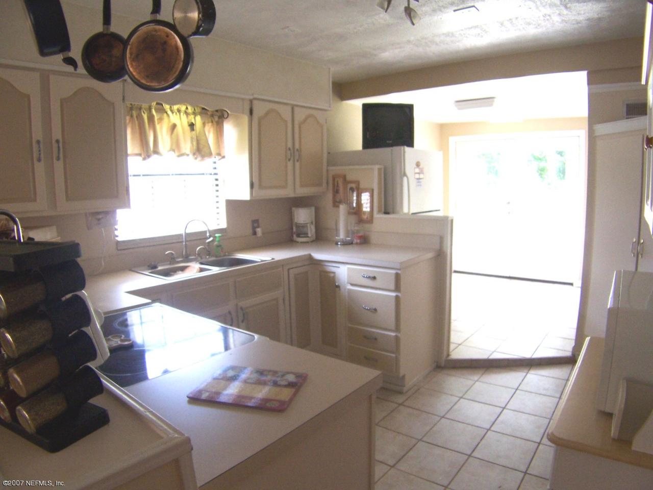 10345 Dobell Road Jacksonville, FL 32246 - Photo 5 of 13 Kitchen