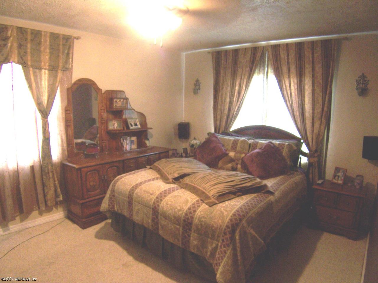 10345 Dobell Road Jacksonville, FL 32246 - Photo 8 of 13 Master bedroom
