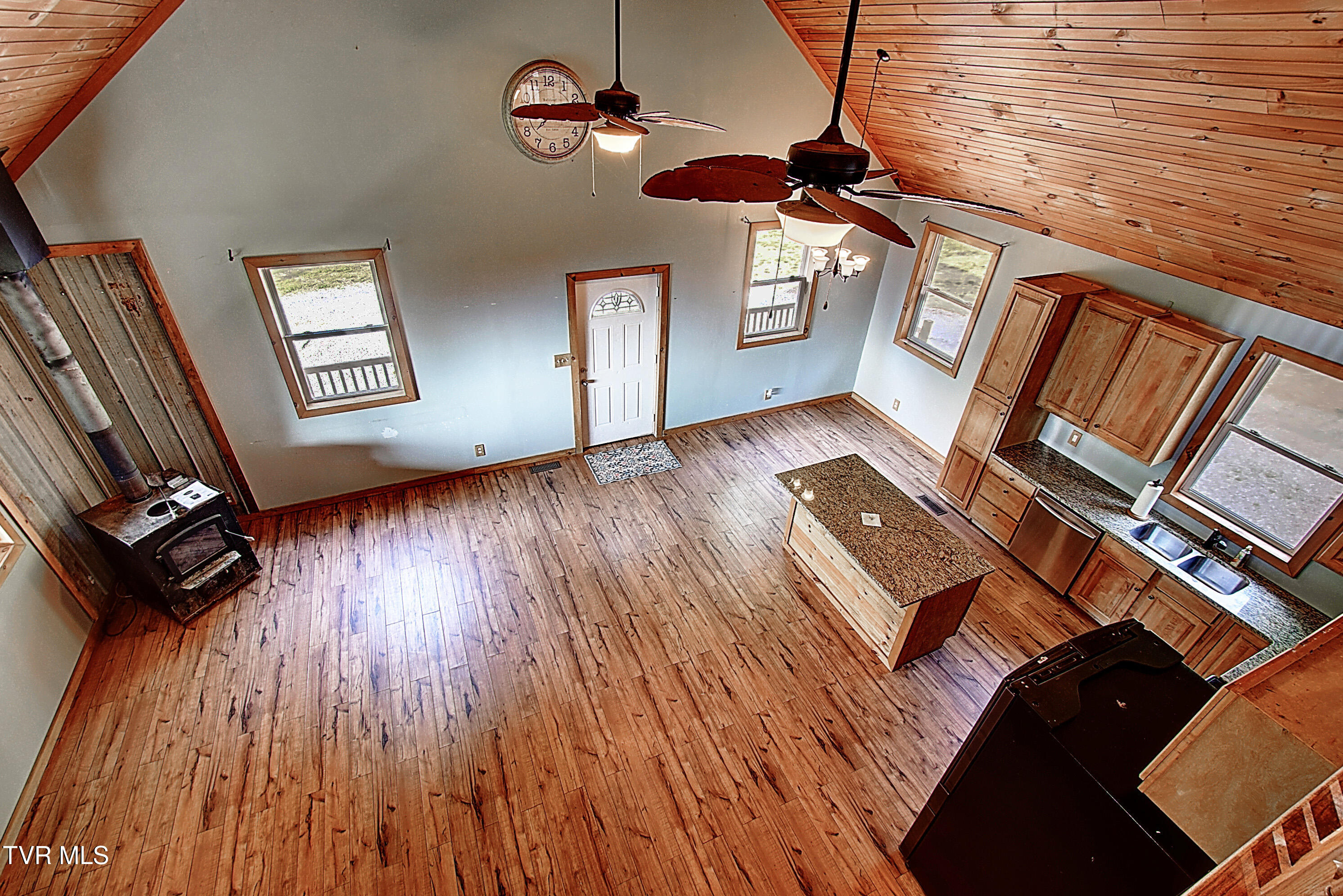 231 Kaitlin Road Hampton, TN 37658 - Photo 30 of 44 31