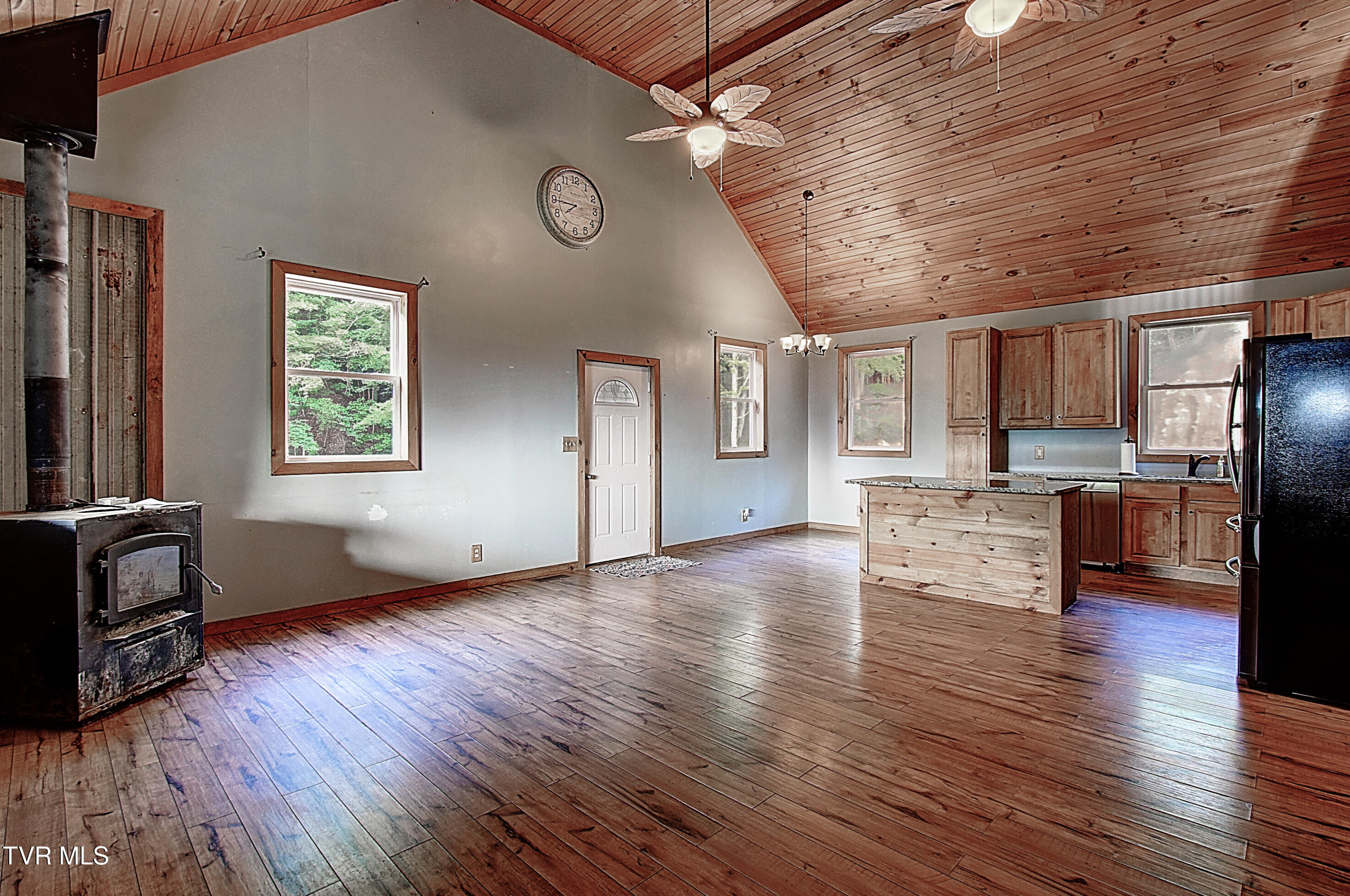 231 Kaitlin Road Hampton, TN 37658 - Photo 10 of 44 10