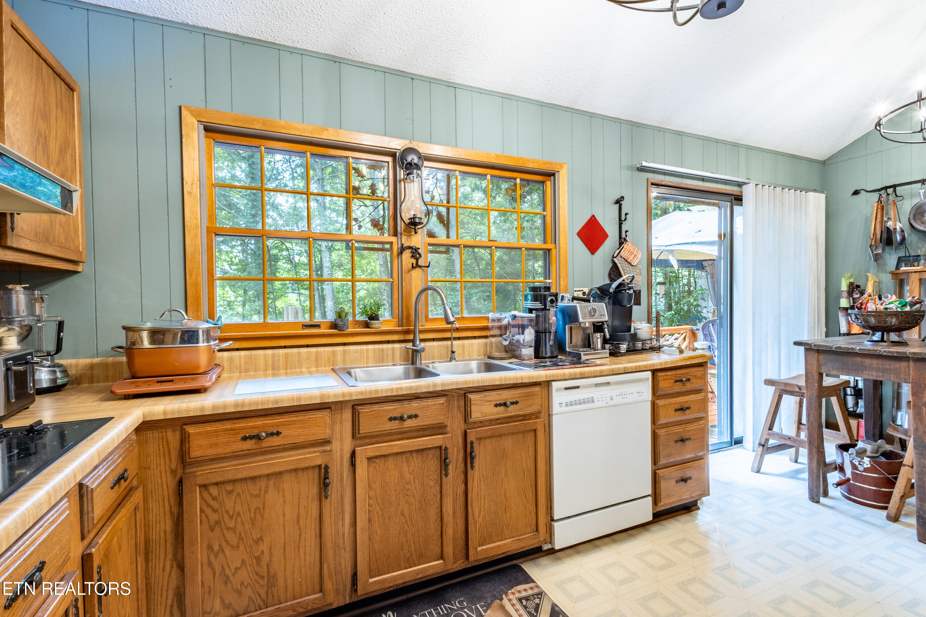 1633 Cardinal Drive Gatlinburg, TN 37738 - Photo 10 of 26 10