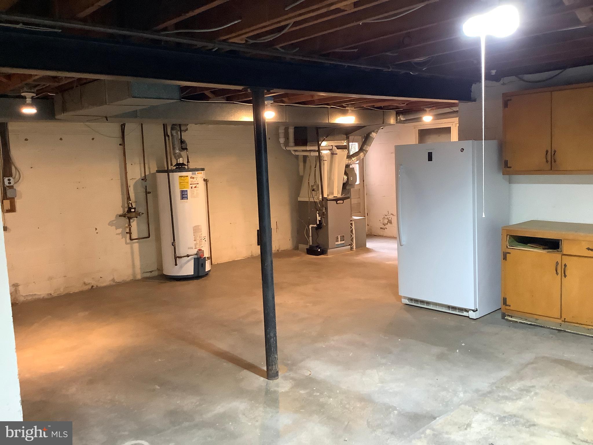 5702 Ogden Road Bethesda, MD 20816 - Photo 21 of 23 a view of a room with gym equipment