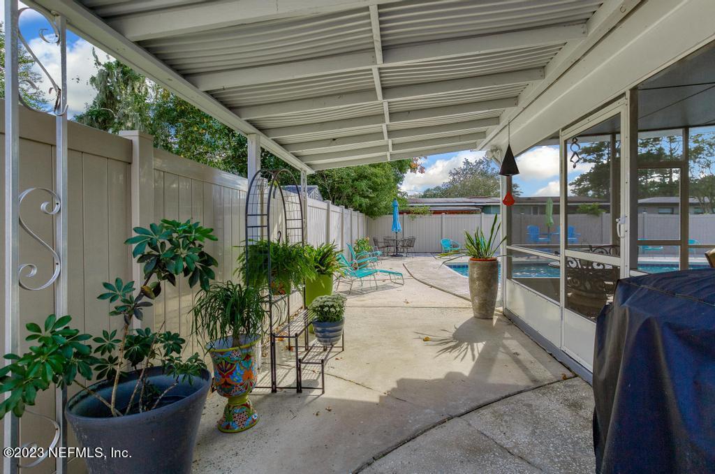 6712 E Road Jacksonville, FL 32216 - Photo 39 of 40 a building outdoor space with potted plants