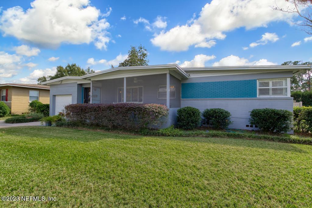 6712 E Road Jacksonville, FL 32216 - Photo 5 of 40 a front view of a house with garden
