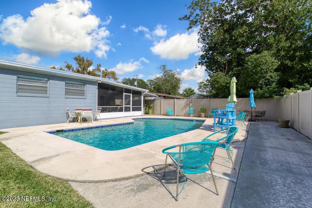 6712 E Road Jacksonville, FL 32216 - Photo 8 of 40 a view of a backyard with sitting area