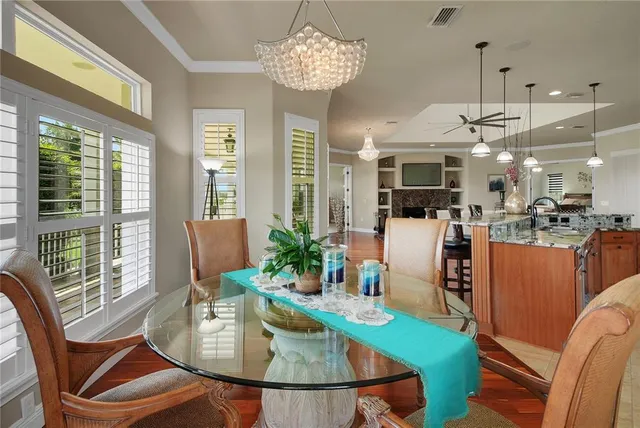 a view of a dining room and livingroom view