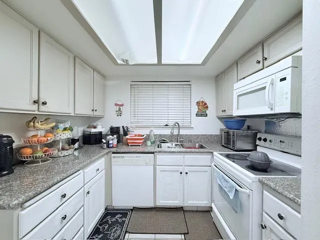 $875,000 | 284 West Lexington Avenue, Fresno, CA 93711