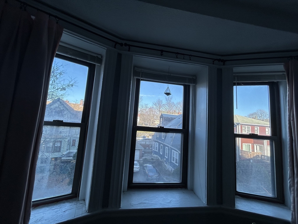 285 Lynn Shore Drive, Unit 308 Lynn, MA 01902 - Photo 4 of 11