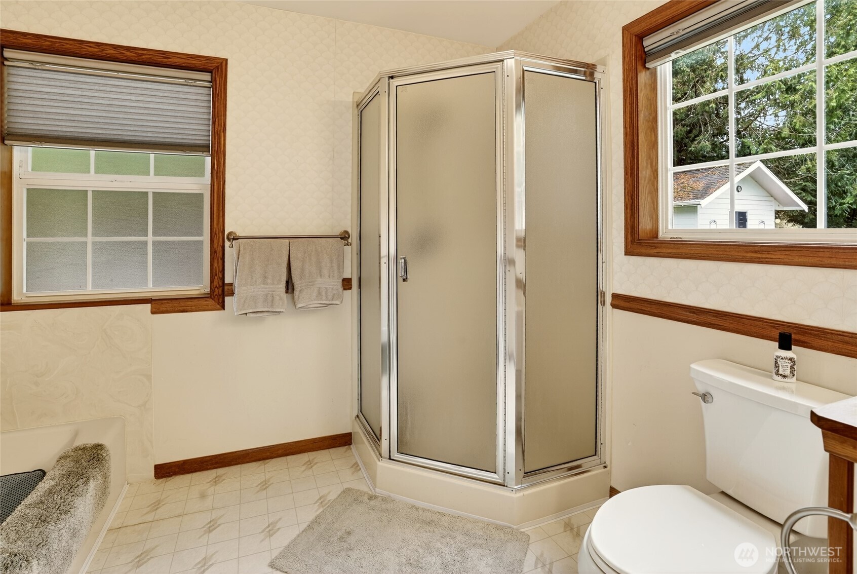 20070 Park Ridge Lane Sedro-Woolley, WA 98284 - Photo 13 of 40 a bathroom with a toilet and a shower