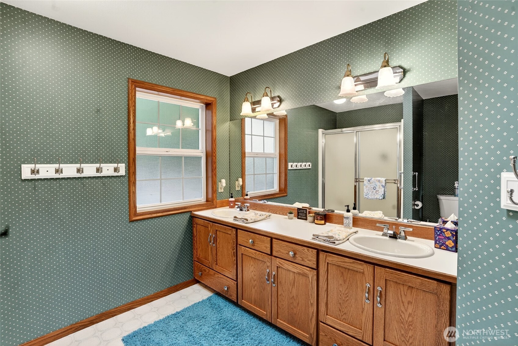 20070 Park Ridge Lane Sedro-Woolley, WA 98284 - Photo 15 of 40 a bathroom with a sink and a mirror