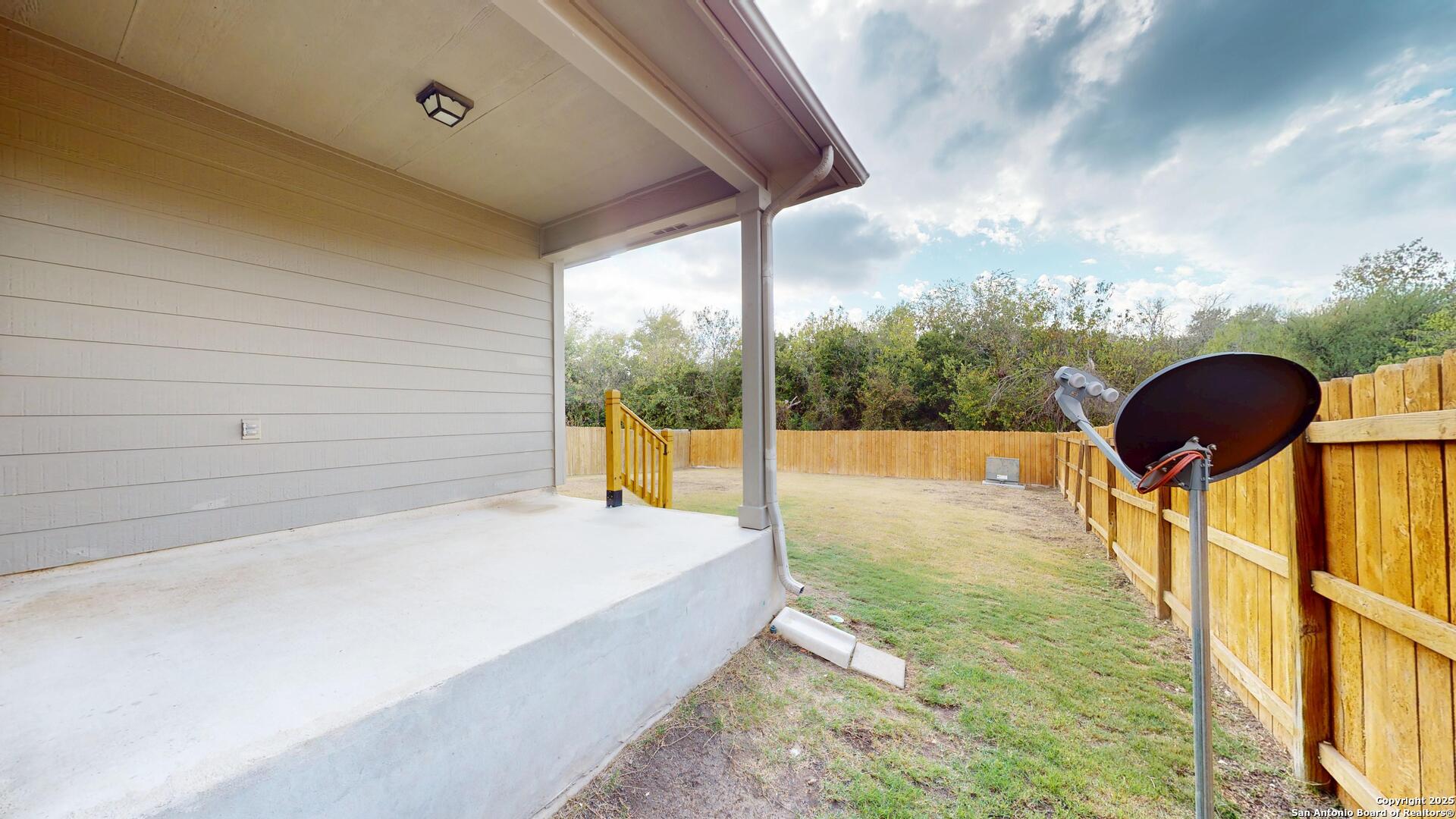 9515 Boatman Pier Converse, TX 78109 - Photo 37 of 41 a bathroom with a tub and shower