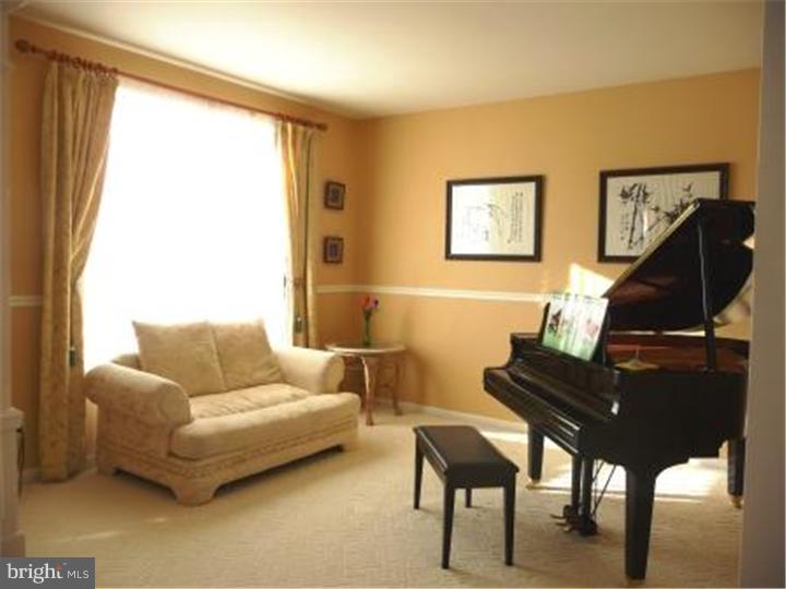 17 Hummingbird Lane Newark, DE 19711 - Photo 3 of 24