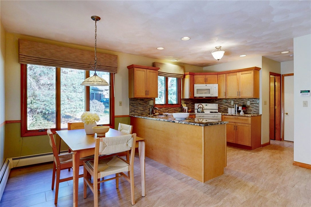 40 Phenix Ridge Drive Cranston, RI 02921 - Photo 11 of 48