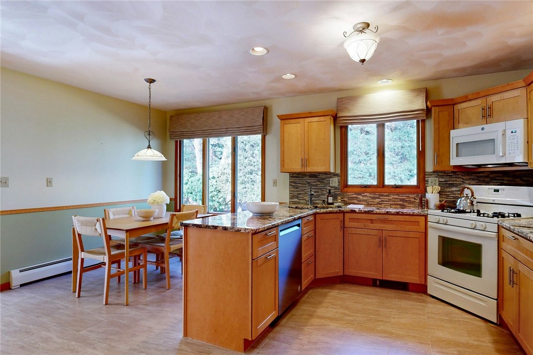 40 Phenix Ridge Drive Cranston, RI 02921 - Photo 12 of 48