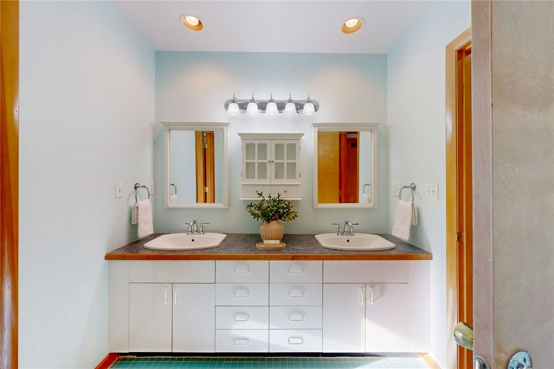 40 Phenix Ridge Drive Cranston, RI 02921 - Photo 27 of 48