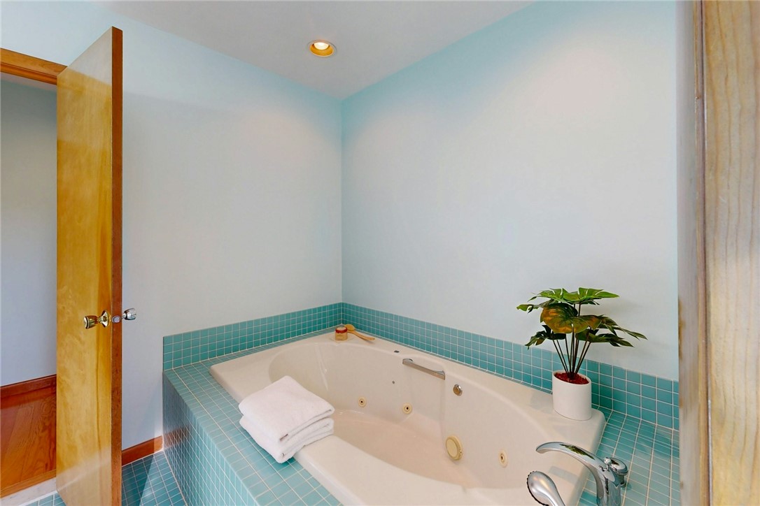 40 Phenix Ridge Drive Cranston, RI 02921 - Photo 28 of 48