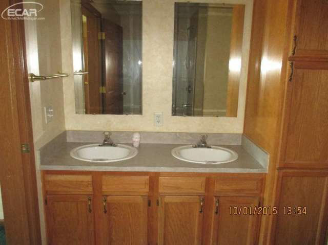 8440 Fenton Road Grand Blanc, MI 48439 - Photo 18 of 30 20451110-17.JPG