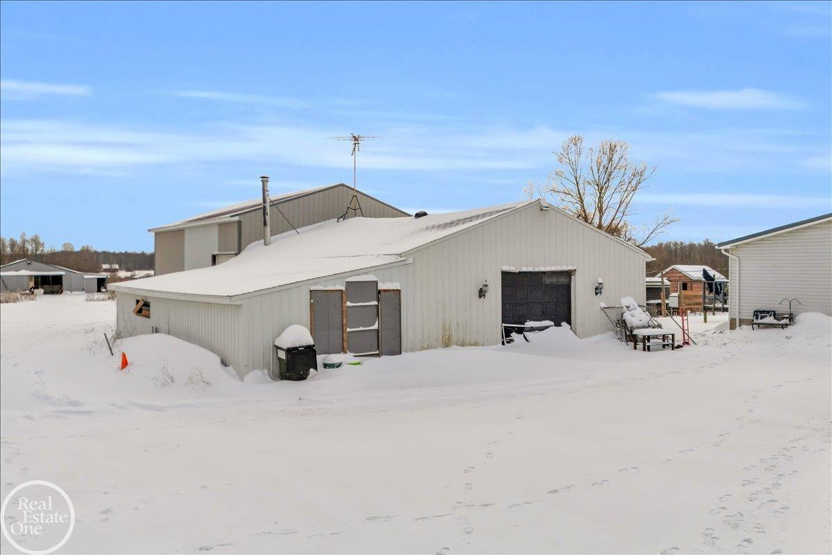 7677 Hewitt Road Avoca, MI 48006 - Photo 27 of 41 50198342-cbf4cef4-db52-4c0a-87b8-a8df3895e808.JPG