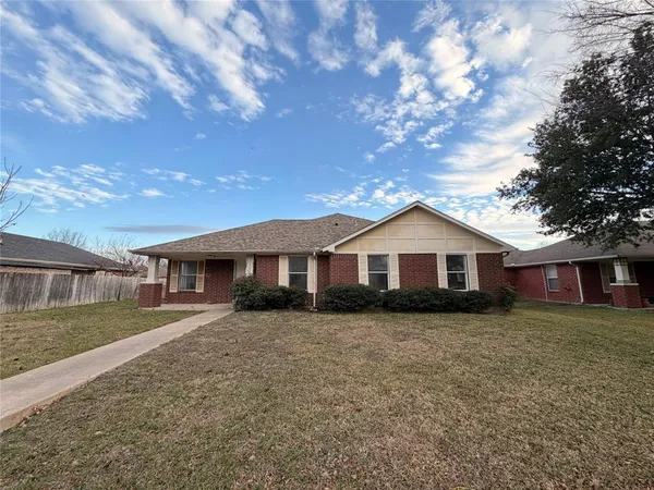 $2,300 | 7632 Livvie Meador Lane, Dallas, TX 75227