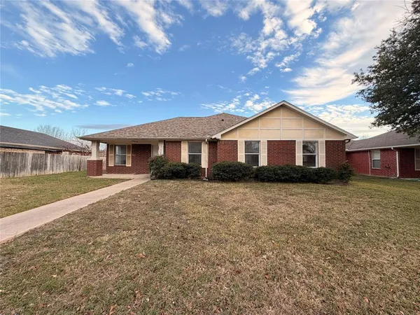 $2,300 | 7632 Livvie Meador Lane, Dallas, TX 75227