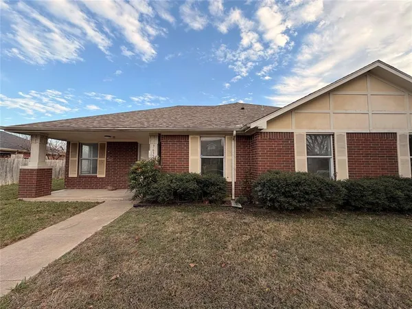 $2,300 | 7632 Livvie Meador Lane, Dallas, TX 75227