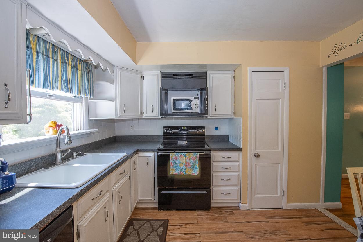 15 Laurel Road Southampton, PA 18966 - Photo 25 of 90 Kitchen Main