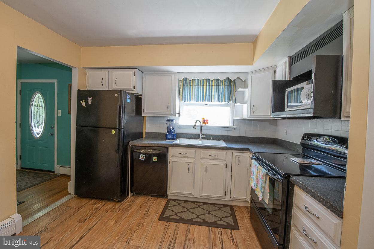 15 Laurel Road Southampton, PA 18966 - Photo 26 of 90 Kitchen main