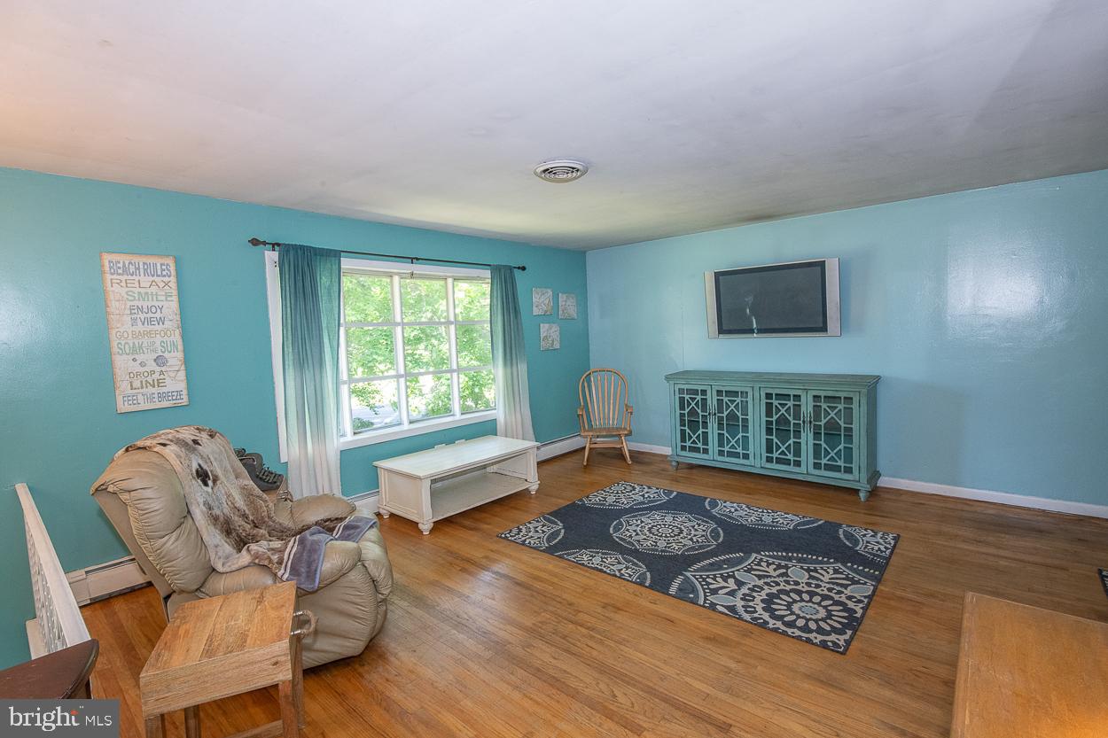15 Laurel Road Southampton, PA 18966 - Photo 28 of 90 Living room