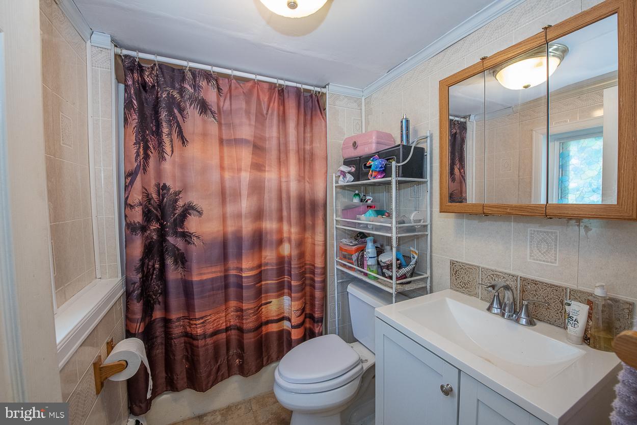15 Laurel Road Southampton, PA 18966 - Photo 50 of 90 Lower bathroom
