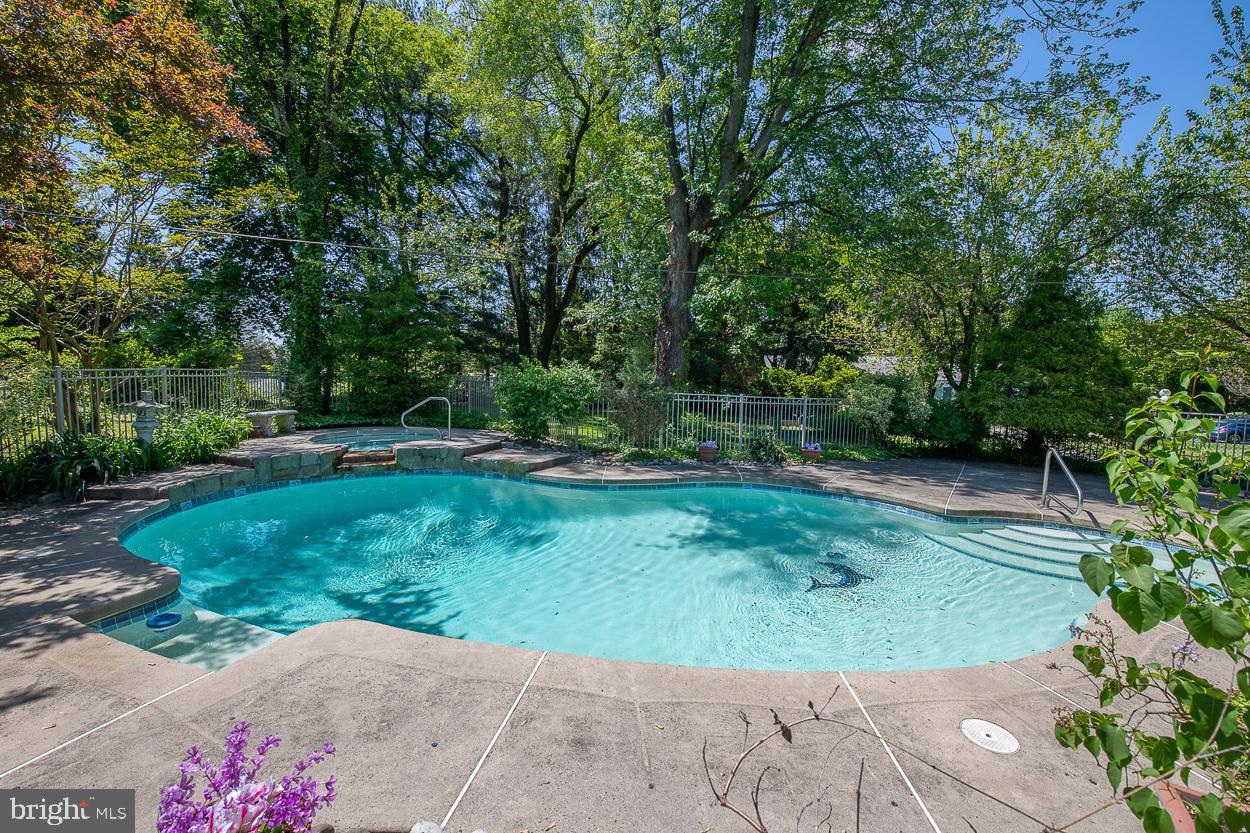 15 Laurel Road Southampton, PA 18966 - Photo 83 of 90 In ground pool