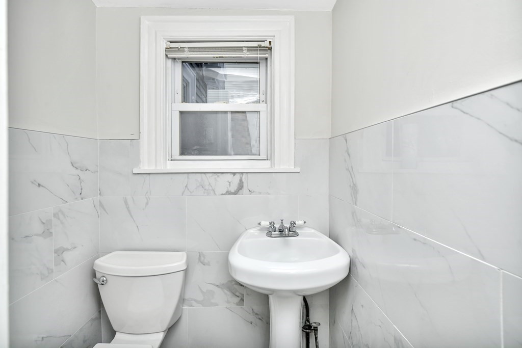 37 Brook Road Milton, MA 02186 - Photo 6 of 17 Gallery Image 6